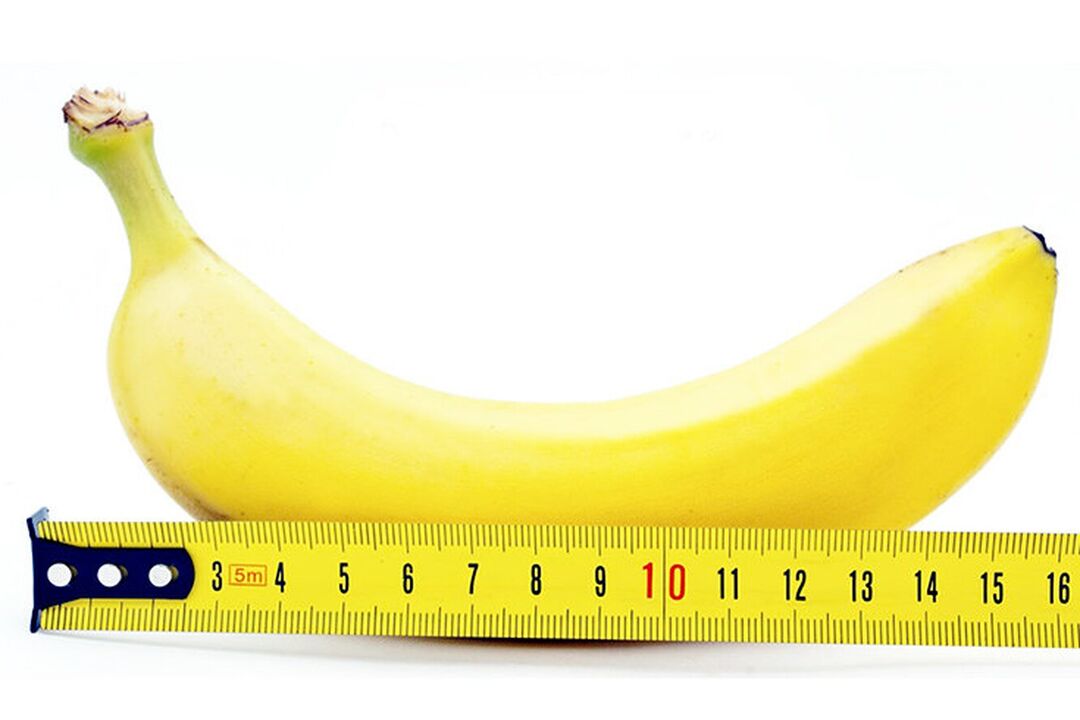 una banana con un righello simboleggia la misurazione del pene dopo l'operazione
